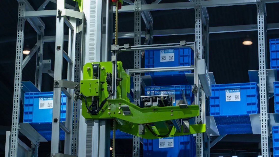 使用托盘穿梭车系统进行散装存储的主要优势是什么？